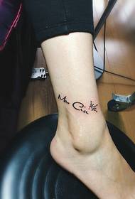 semplice foto piccola e fresca del tatuaggio della gamba inglese