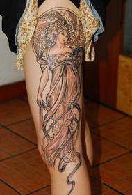 გოგონა ბარძაყის სილამაზე Tattoo ნიმუში