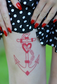 महिला पैर सुंदर लाल लंगर टैटू