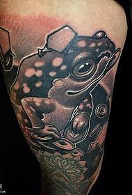 Modello di tatuaggio tatuaggio coscia oro grigio nero