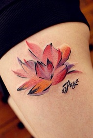 lány lábát gyönyörű tinta lótusz tetoválás