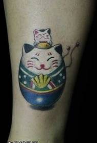 Model de tatuaj cu flori de pisică în formă de pisică