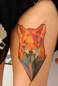 kyakkyawan kafa launi fox tattoo tsarin