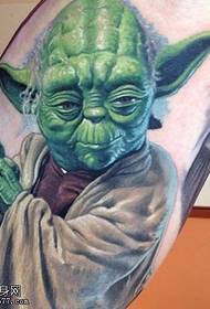 Вялікая рука рэалістычны ўзор татуіроўкі Yoda