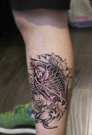 personliga känsliga ben svartvit bläckfisk och lotus tatuering
