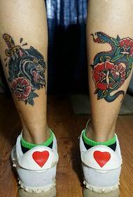 玫瑰与蛇混合的小腿纹身图案