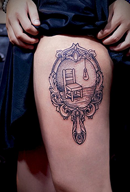 ženski noga ogledalo uzorak tetovaža