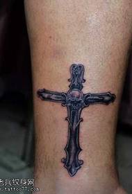 Picioarele cool model de tatuaj încrucișat