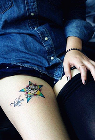Bein Mode schönen fünfzackigen Stern mit Buchstaben Tattoo