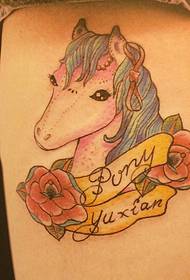 красиві милі татуювання коня на нозі