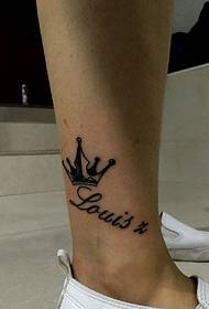 Dvije slike tetovaža nogu jednostavne ličnosti