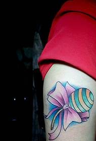 quadro tatuaggio totem personalità coscia donna rosso