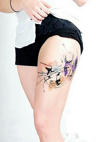 tatuaggio femminile vento romantico acquerello gambe