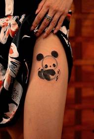 frumusețe picior model tatuaj panda drăguț