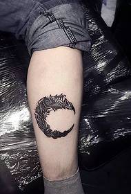송아지의 대체 창의적인 달 문신 사진