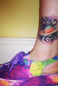 ženske noge modni trend zvjezdano nebo Little Planet Tattoo