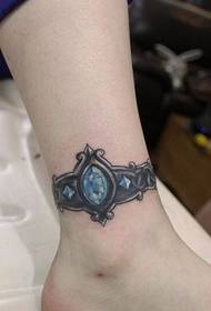 tyttö jalka jalokivi käsivarsinauha tatuointi
