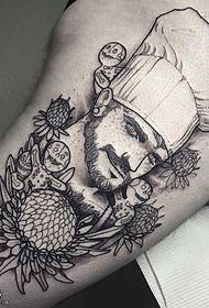 Thigh point tattoo European and American chef tattoo pattern