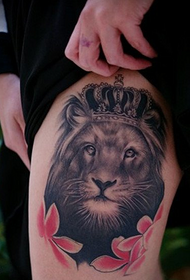 patró de tatuatge de corona de lleó de potes