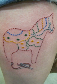 chica pierna línea caballo tatuaje patrón