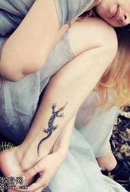 Leg small gecko tattoo pattern
