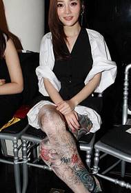 Lijepa zvijezda ljepote Li Xiaoyan cvjetni uzorak za tetovažu nogu