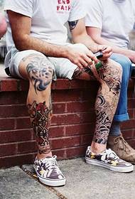 Gambe di fiori estivi come mostrare le fashioniste per insegnarti
