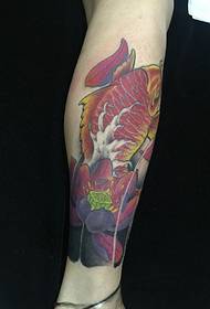 noga crvena tetovaža lignje tetovaža puna samopouzdanja