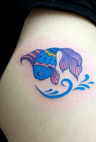 女人腿部小巧好看的小鱼纹身图片