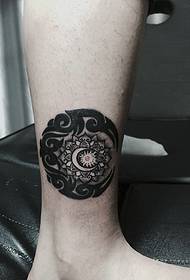 изображение татуировки тотема личности падая на теленка