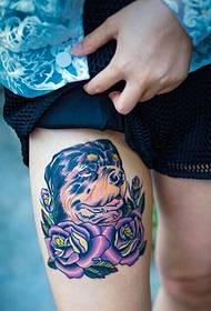 የሴቶች እግሮች ፋሽን ቆንጆ Wang Xingren rose tattoo
