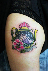 modello del tatuaggio della teiera dell'autorità di tendenza della gamba della ragazza