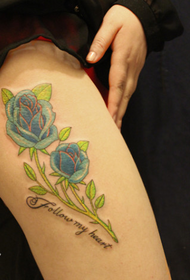 Padrão de tatuagem de rosa colorida linda e bonita para meninas