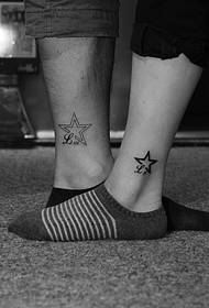 image de tatouage étoile à cinq branches de personnalité de petites jambes