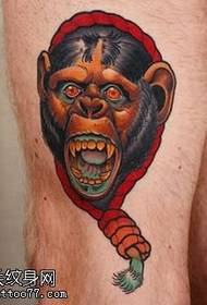 Uzorak tetovaže orangutana na bedru