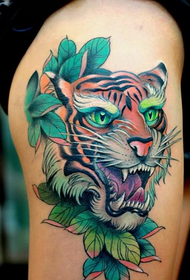 leg nga kolor mabangis nga tattoo sa tigre