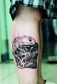 motif de tatouage populaire de crâne de personnalité sauvage