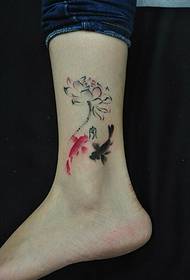tatuaggio di loto calamaro dipinto a inchiostro gamba