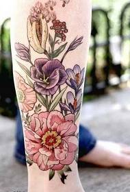 Modello tatuaggio fiore di vitello
