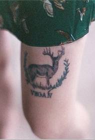 tytöt jalat hirvi söpö eläin tatuointi