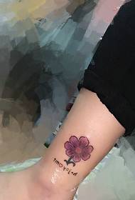 нога мода гарненький малюнок татуювання червоної квітки