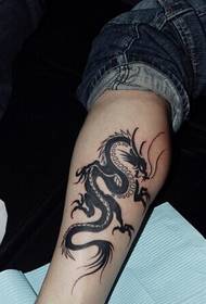 model de tatuaj dragon totem moda vițel