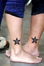 jolie mini étoile à cinq branches jambes tatouage Couple