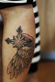 jalka klassinen risti siipi tatuointi