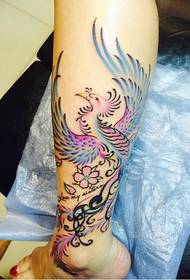 женска телешка красива татуировка феникс