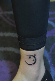 Gambe di ragazze e bellissime stelle della luna di moda