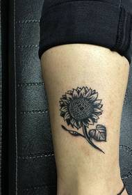 tatuaggio totem piccolo vitello girasole