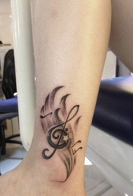 tendenza delle gambe delle ragazze disegni del tatuaggio bella nota