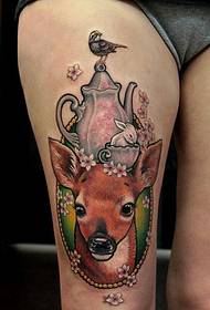 Uzorak tetovaže bedrene jelene