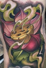 Lotus Tattoo Muster op de Been